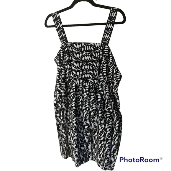 An awesome summer dress in black and white Made by Ricki’s and a size 14 - Picture 1 of 7